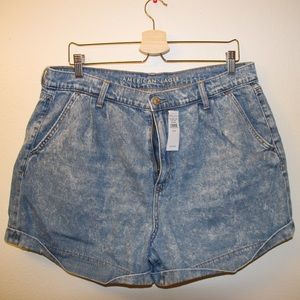 American Eagle 90s High-Waisted Curvy Mom Jean Shorts | Size 16 NWT